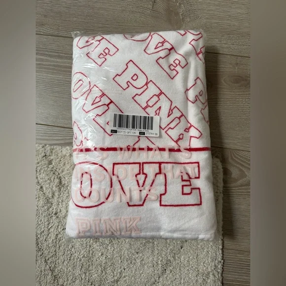 VS PINK Love Pink Terry Beach Towel - Picture 2 of 3